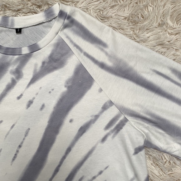 Boutique Tie Dye Lightweight Sweatshirt ๐ White & Gray - Picture 6 of 11
